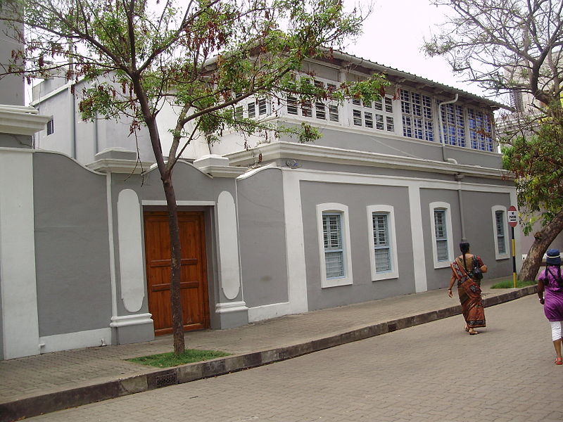 Sri Aurobindo quitte le guest house pour s’installer au 9, rue de la marine, bâtiment actuel de l’ashram 