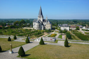 L'Abbaye de Saint Georges de Borscherville, haut lieu de l'art roman et Jardins à la Française comme au XVIIe siècle.