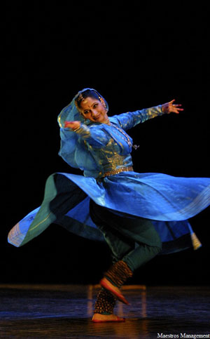 Danseuse hindoue pour spectacle "Religion de l'amour"